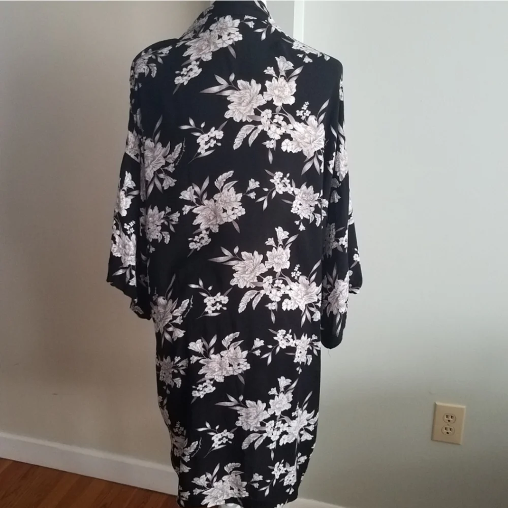 Spiritual Gangster Maya Kimono Floral Robe One Size Boho Black‎ Gray